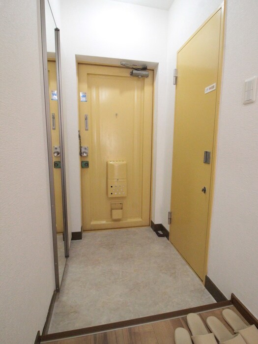 物件内観写真17　(玄関)