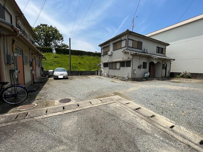 物件外観写真2　(駐車場)