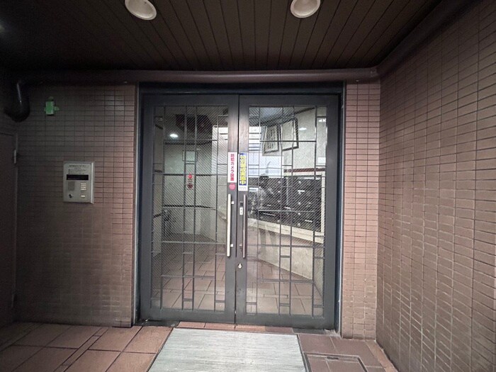 物件外観写真6　(エントランス部分)