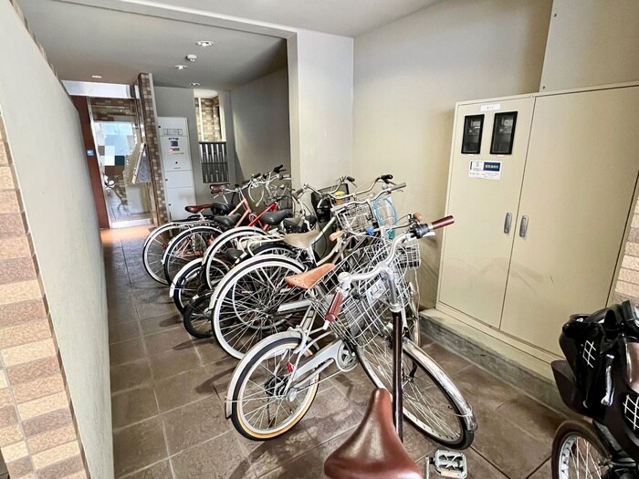 物件外観写真3　(駐輪場)