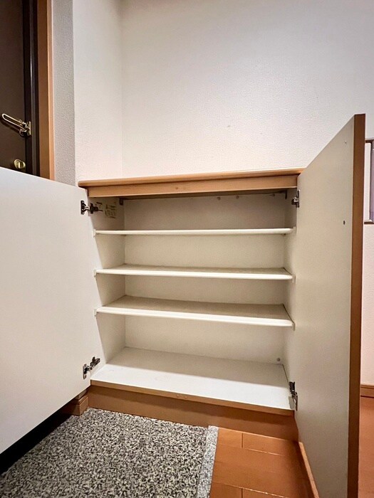 物件内観写真15　(靴箱)
