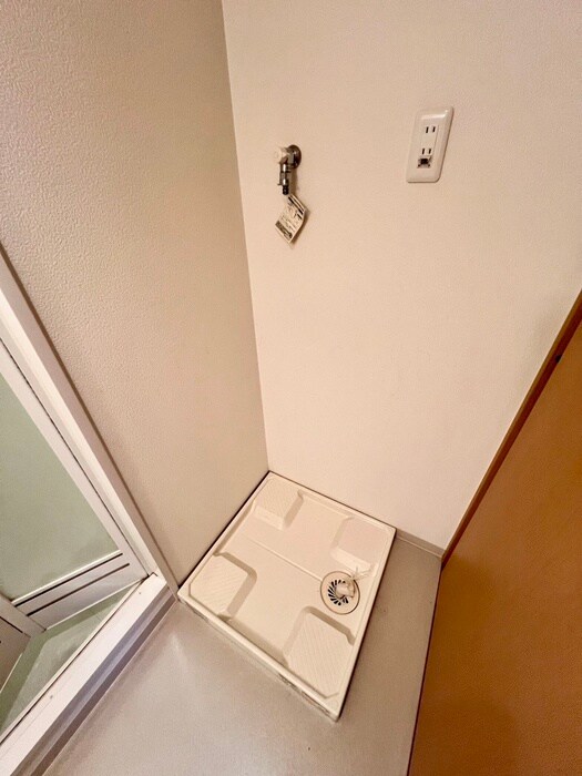 物件内観写真20　(洗濯機置場)