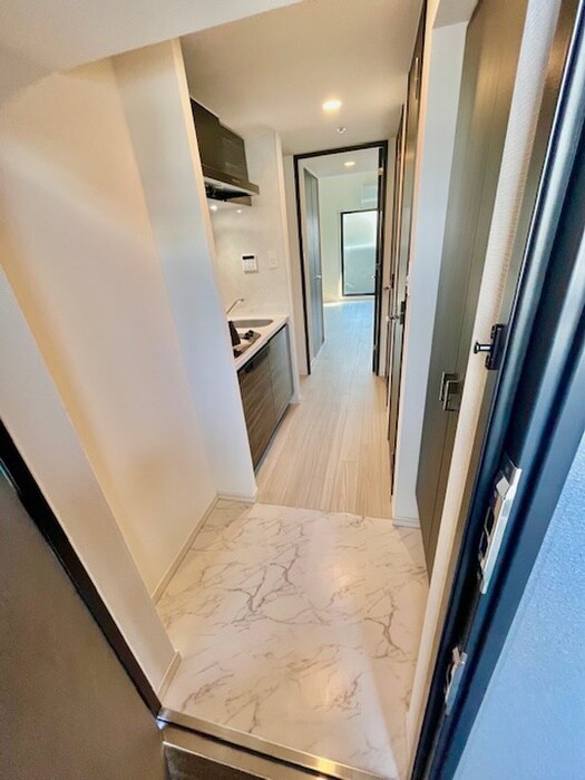 物件内観写真8　(玄関)