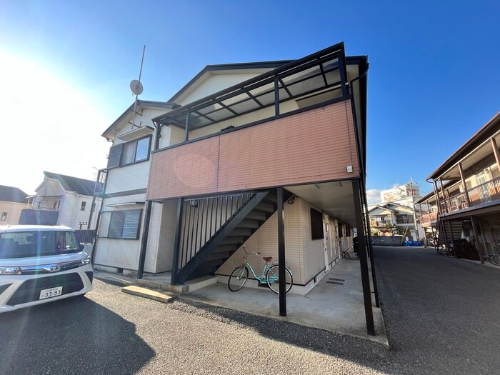 物件外観写真3　(エントランス部分)