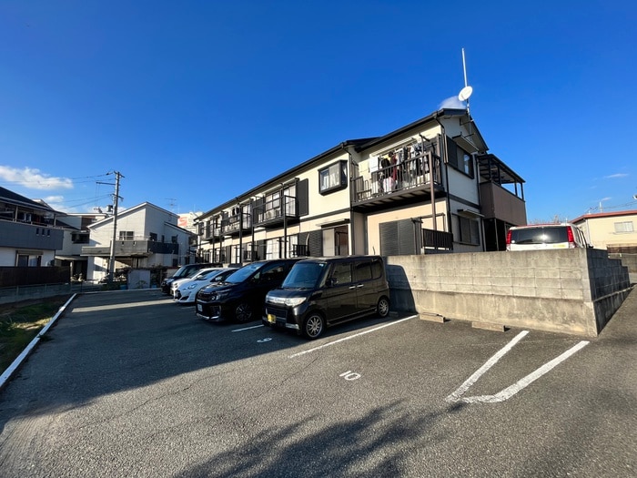 物件外観写真6　(駐車場)