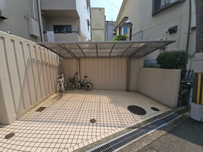 物件外観写真6　(駐輪場)