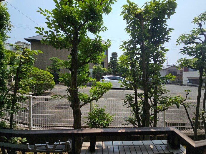 物件内観写真13　(室内からの展望)