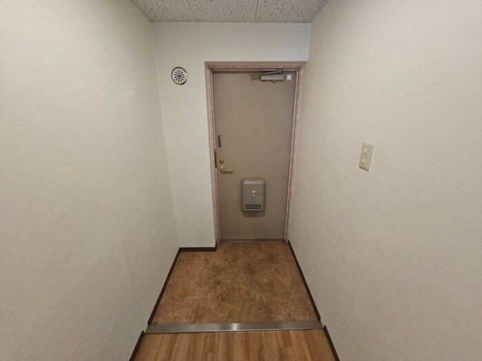 物件内観写真14　(玄関)