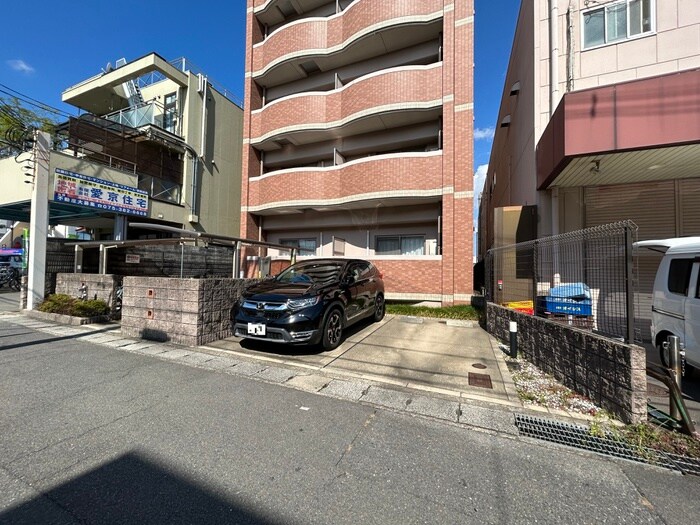 物件外観写真5　(駐車場)