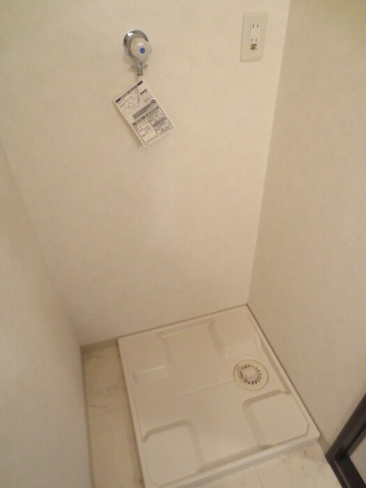 物件内観写真13　(洗濯機置場)