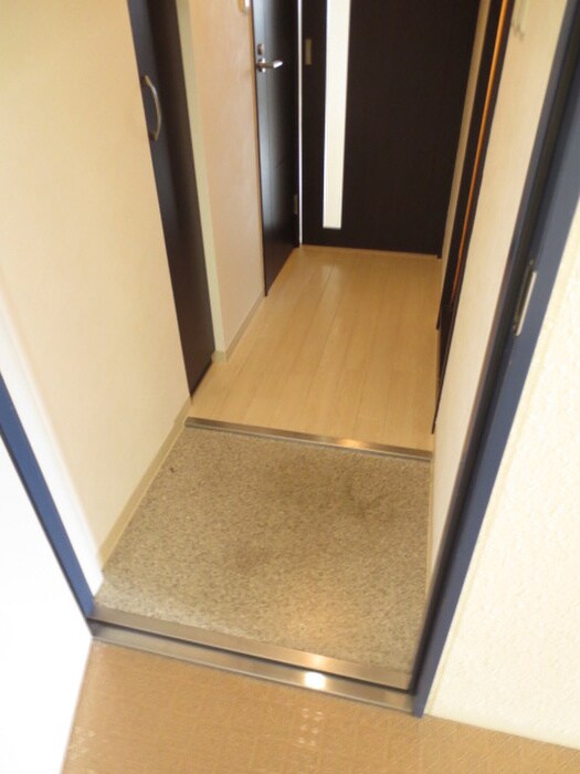 物件内観写真18　(玄関)