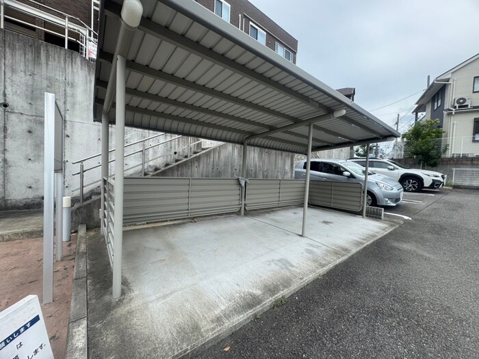 物件外観写真4　(駐輪場)