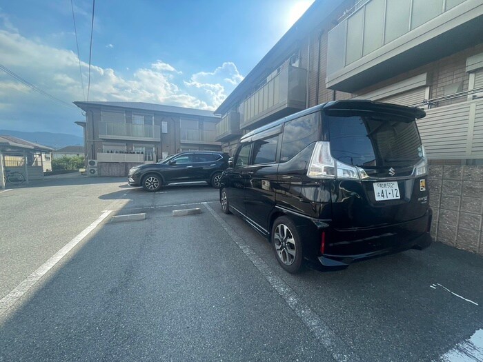 物件外観写真3　(駐車場)