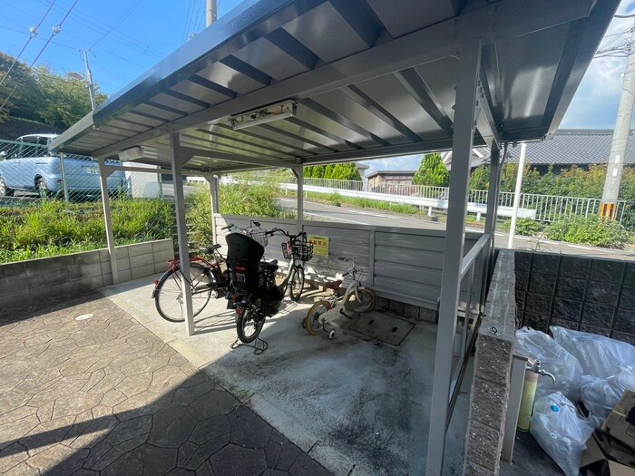 物件外観写真4　(駐輪場)
