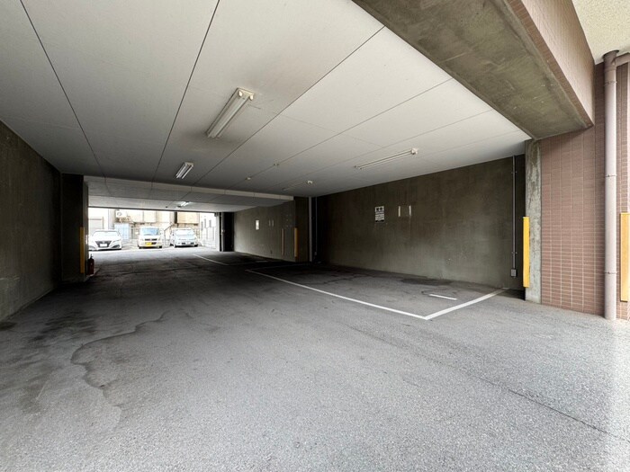 物件外観写真5　(駐車場)