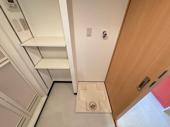 物件内観写真18　(洗濯機置場)