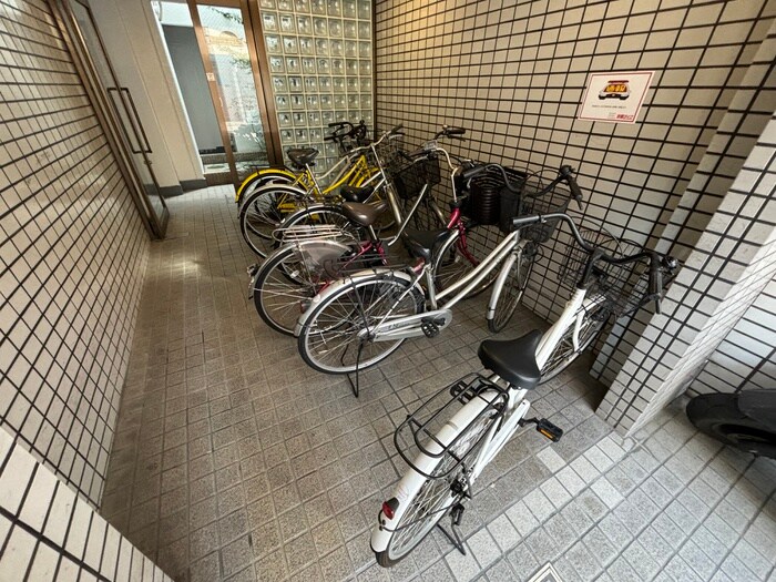 物件外観写真4　(駐輪場)