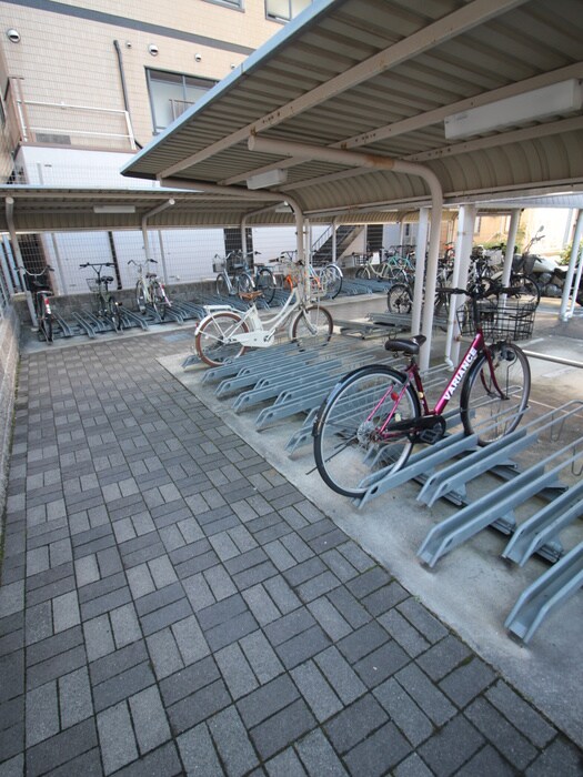 物件外観写真4　(駐輪場)