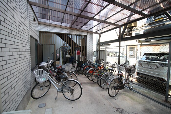 物件外観写真4　(駐輪場)