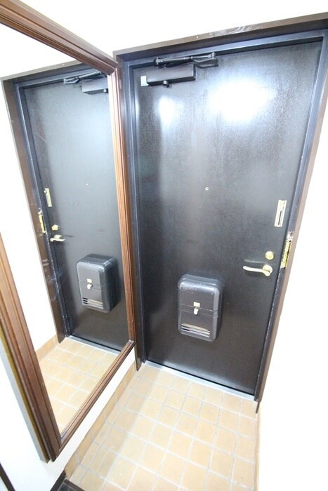 物件内観写真12　(玄関)