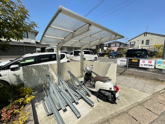 物件外観写真4　(駐輪場)