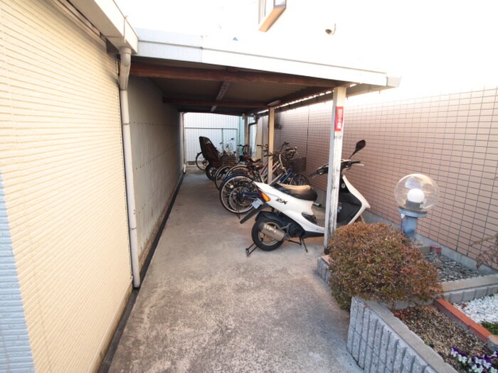 物件外観写真6　(駐輪場)