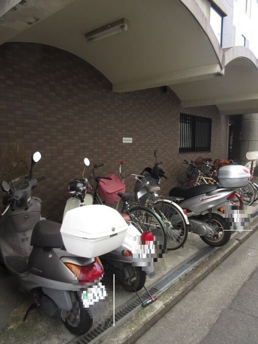 物件外観写真4　(駐輪場)