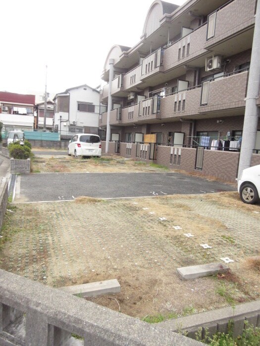 物件外観写真5　(駐車場)