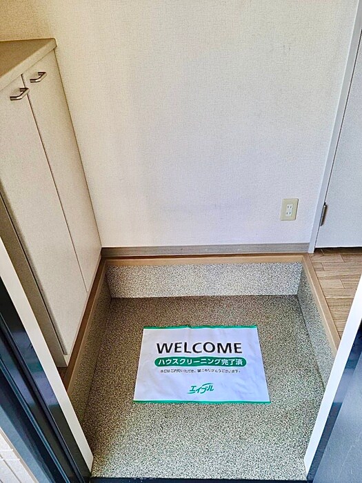 物件内観写真16　(玄関)