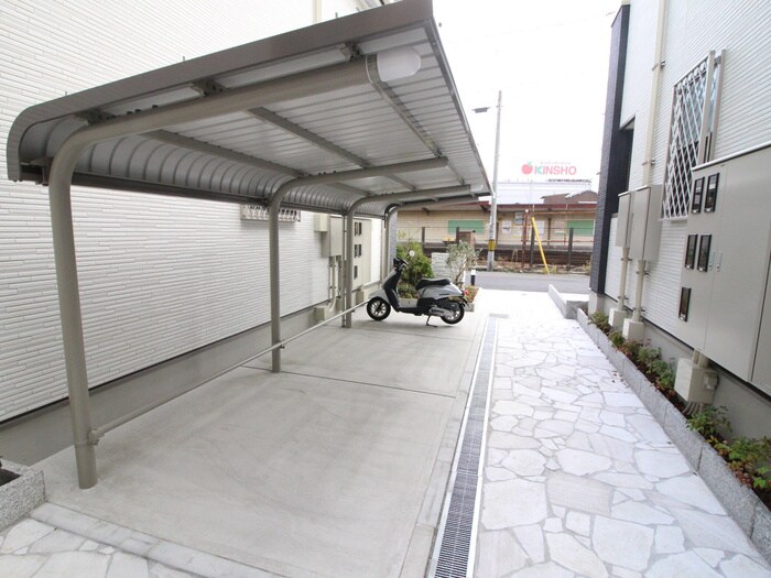物件外観写真4　(駐輪場)