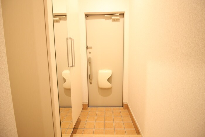 物件内観写真13　(玄関)