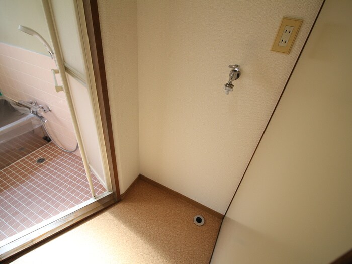 物件内観写真13　(洗濯機置場)