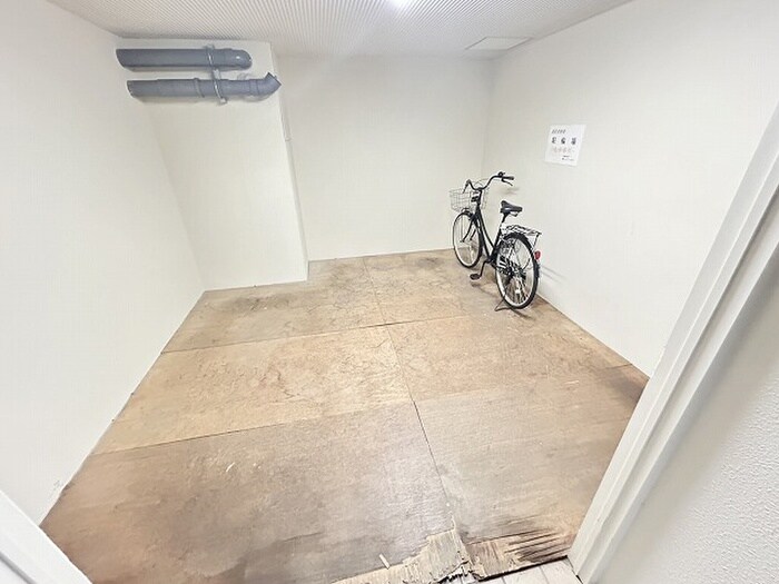 物件外観写真2　(駐輪場)