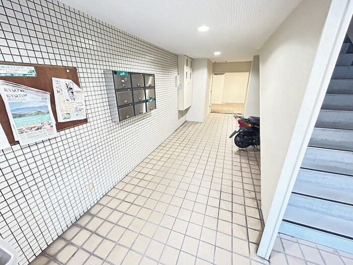 物件外観写真4　(エントランス部分)