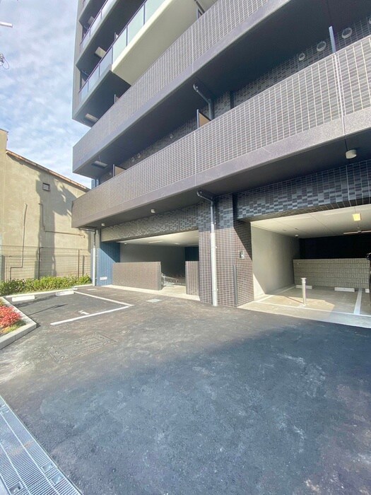 物件外観写真4　(駐車場)