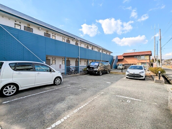 物件外観写真4　(駐車場)