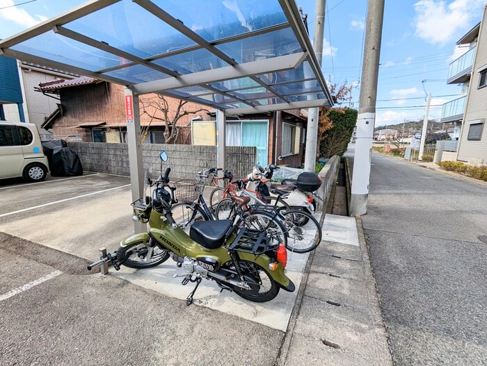 物件外観写真5　(駐輪場)