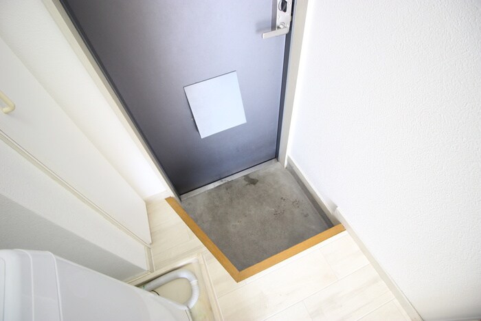 物件内観写真13　(玄関)