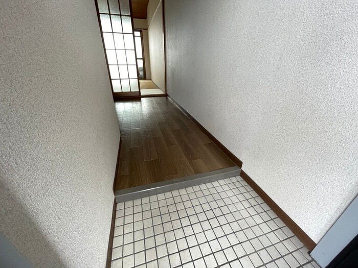 物件内観写真7　(玄関)