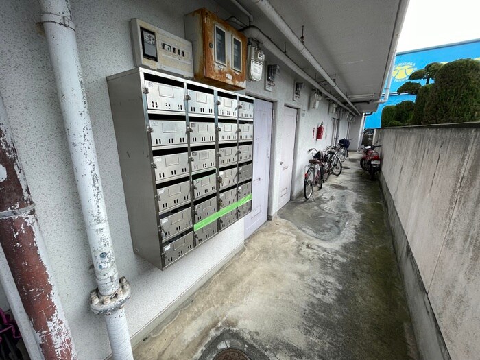 物件外観写真4　(エントランス部分)