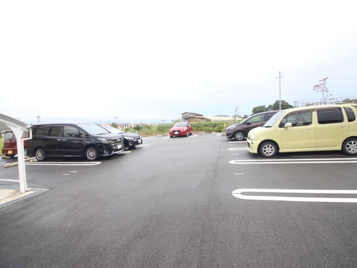 物件外観写真4　(駐車場)