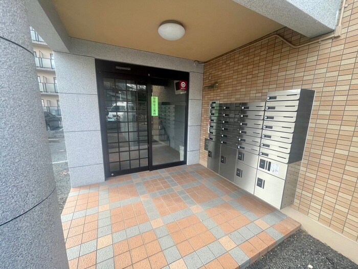物件外観写真2　(エントランス部分)