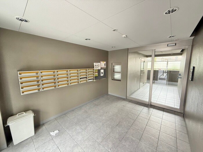 物件外観写真2　(エントランス部分)