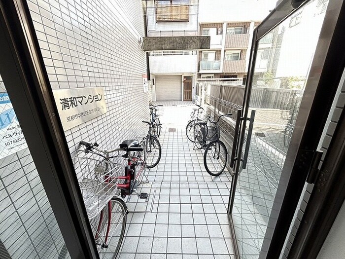 物件外観写真5　(エントランス部分)