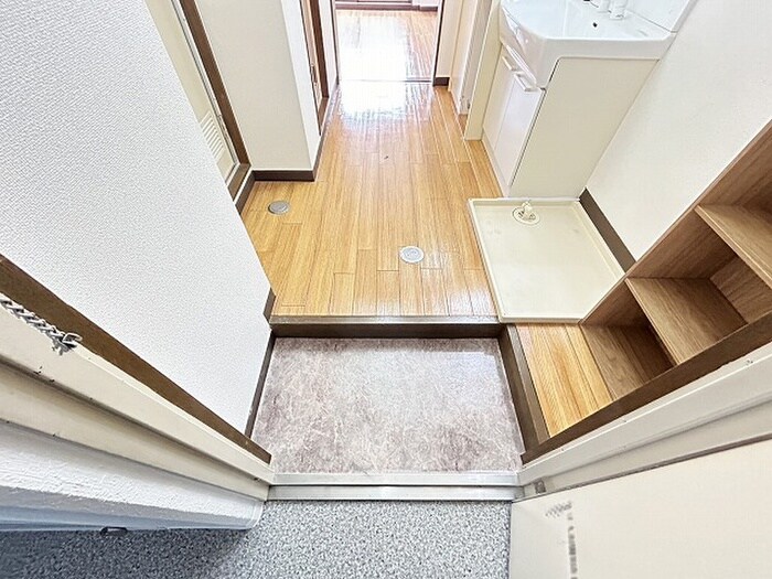 物件内観写真18　(玄関)