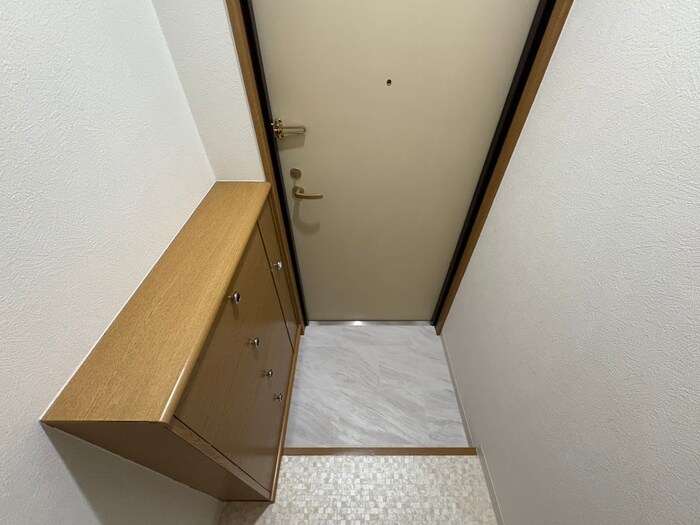 物件内観写真14　(玄関)