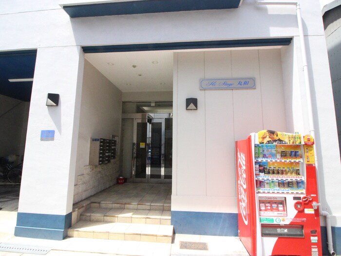 物件外観写真2　(エントランス部分)