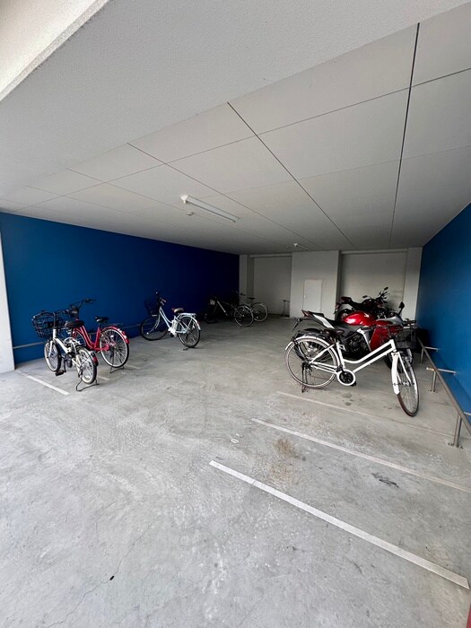 物件外観写真4　(駐輪場)