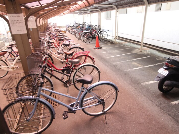 物件外観写真4　(駐輪場)