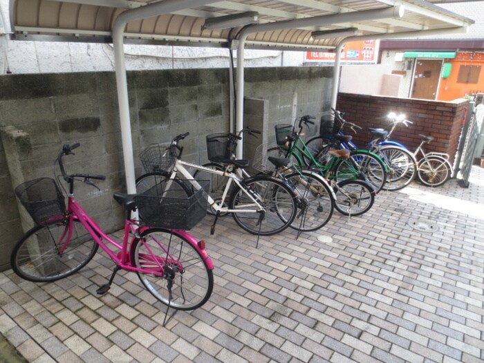 物件外観写真3　(駐輪場)